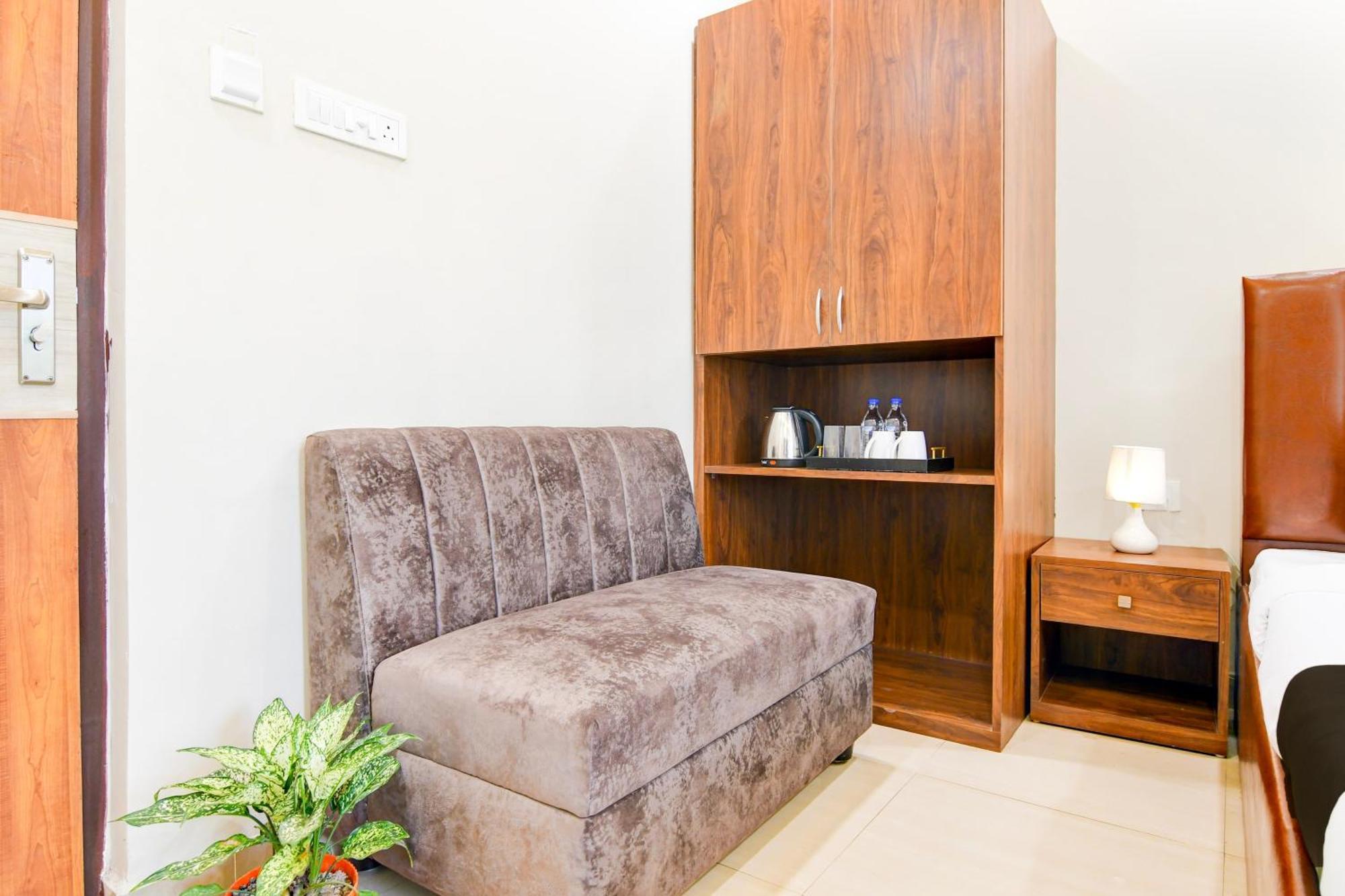 Super Townhouse Kaikhali Near Airport كولكاتا المظهر الخارجي الصورة