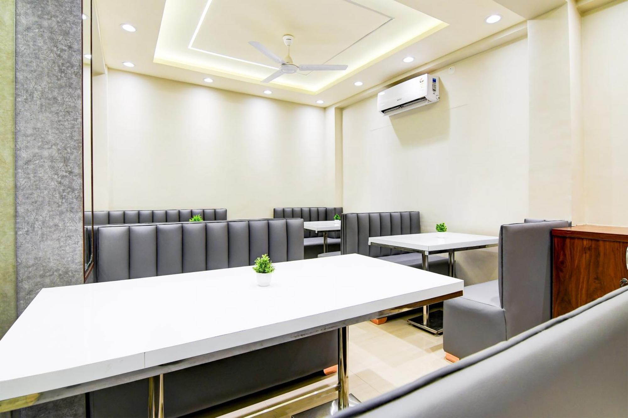 Super Townhouse Kaikhali Near Airport كولكاتا المظهر الخارجي الصورة