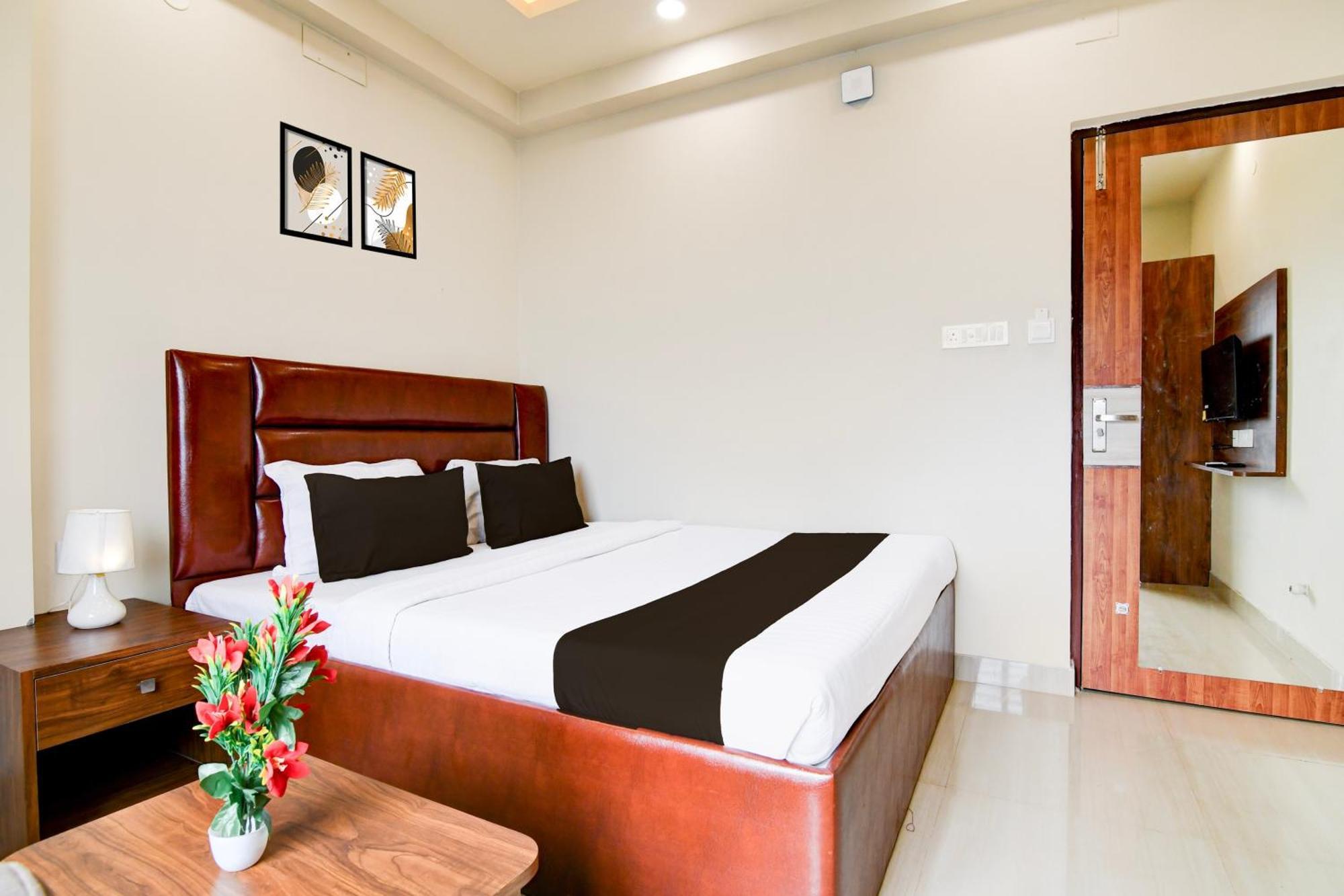 Super Townhouse Kaikhali Near Airport كولكاتا المظهر الخارجي الصورة