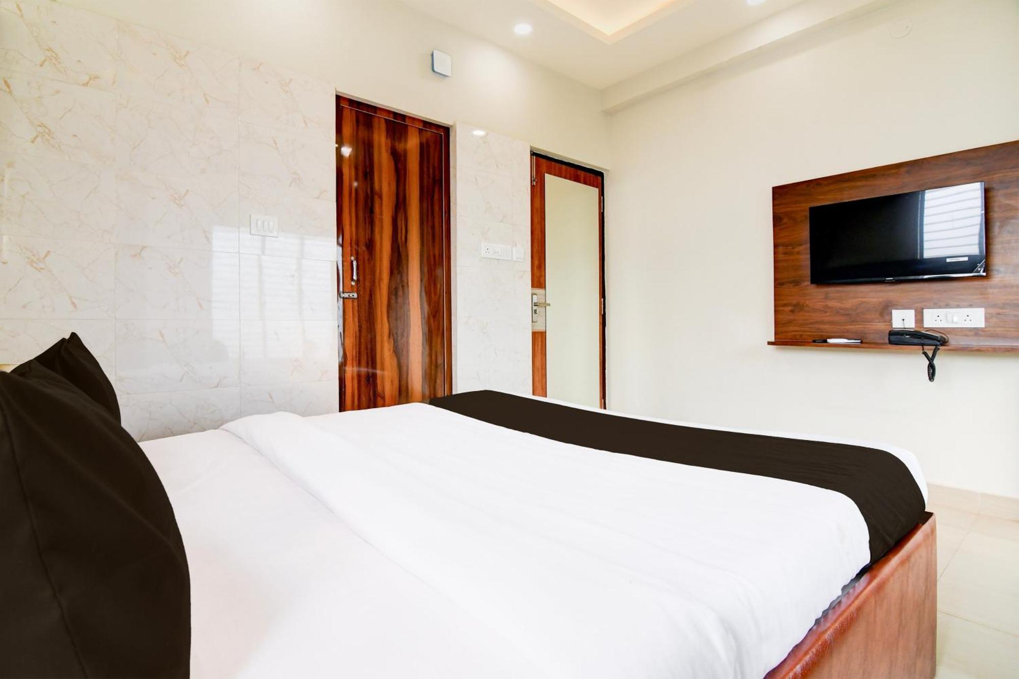 Super Townhouse Kaikhali Near Airport كولكاتا المظهر الخارجي الصورة