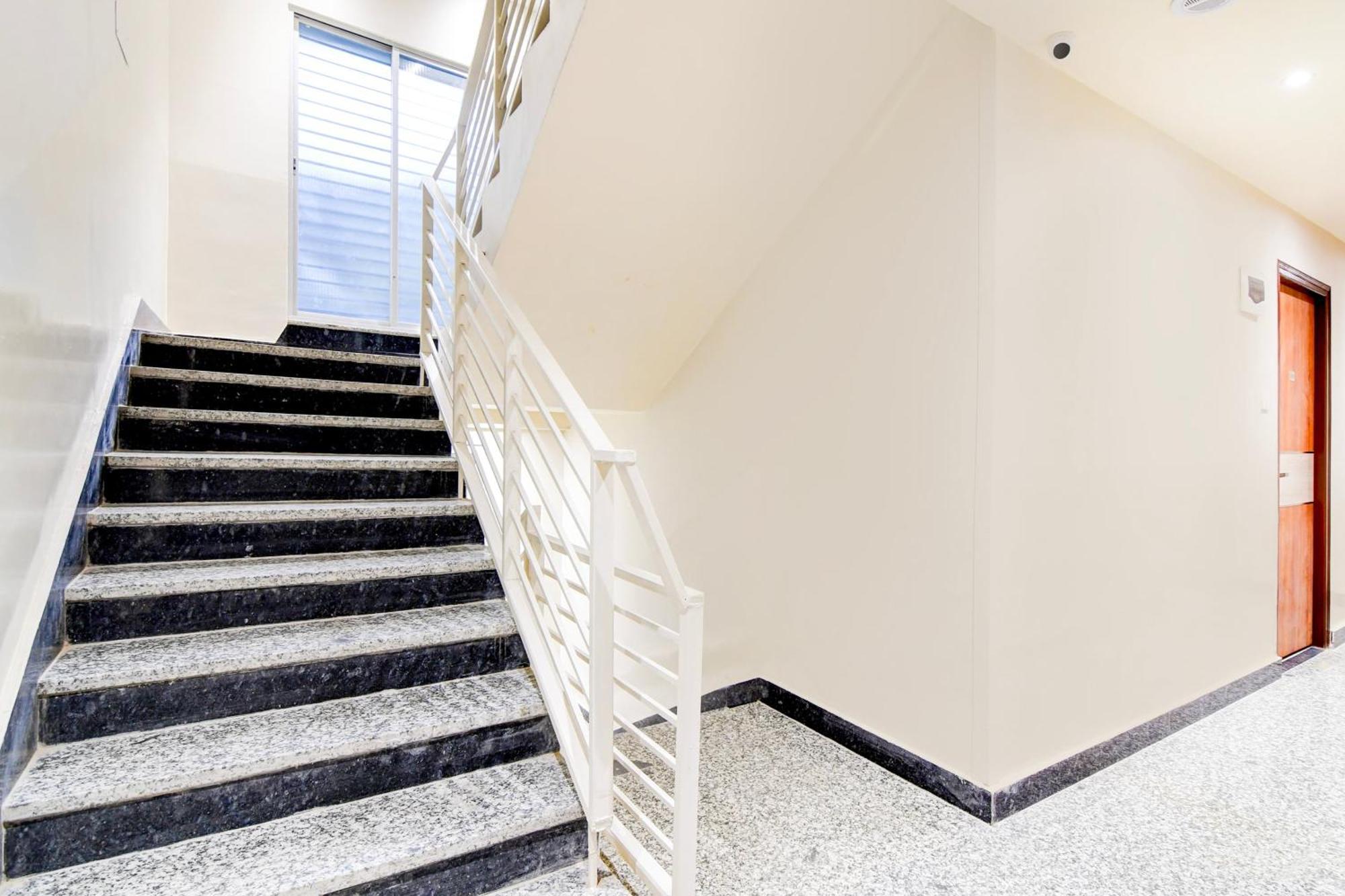 Super Townhouse Kaikhali Near Airport كولكاتا المظهر الخارجي الصورة