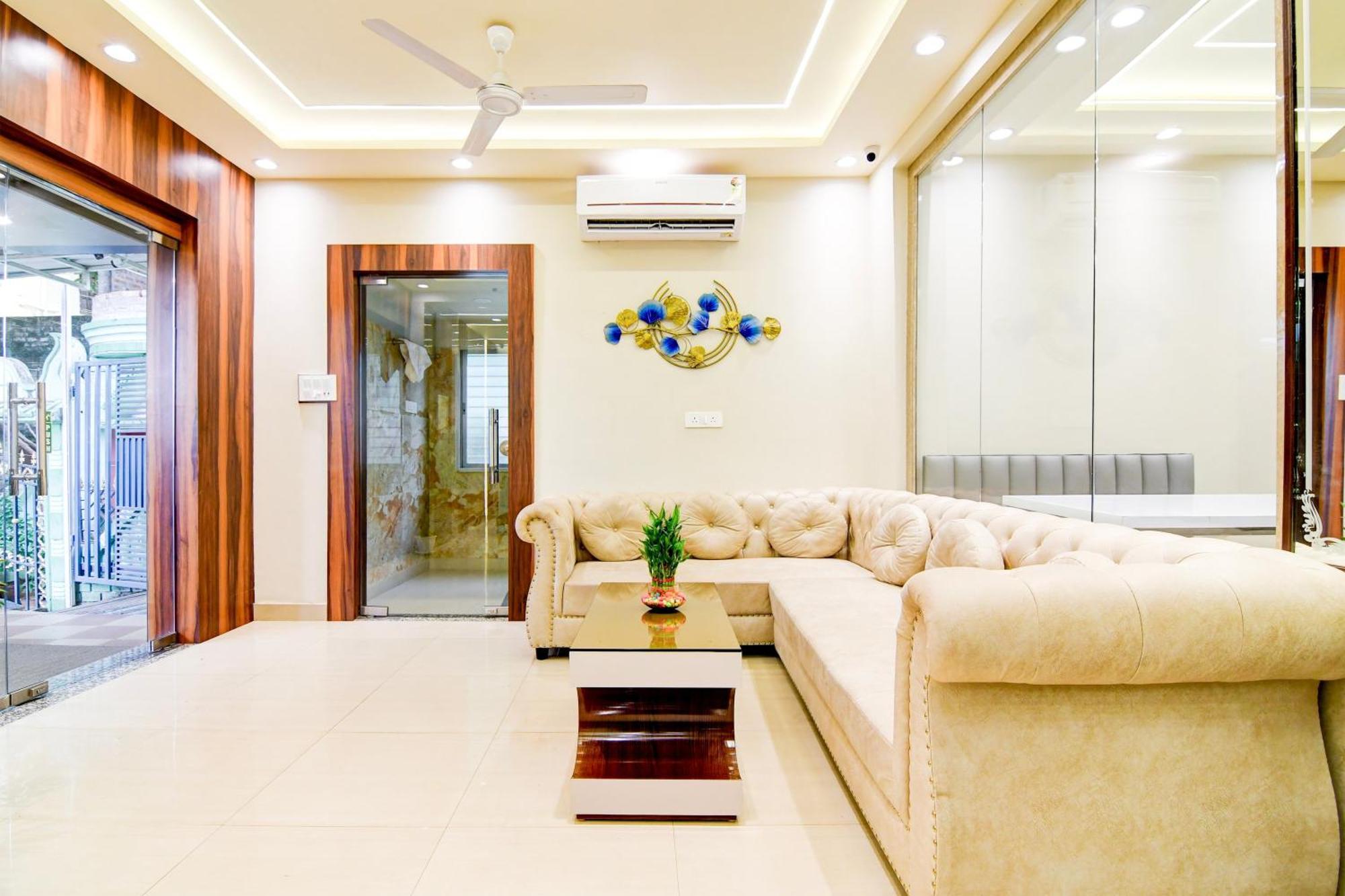 Super Townhouse Kaikhali Near Airport كولكاتا المظهر الخارجي الصورة