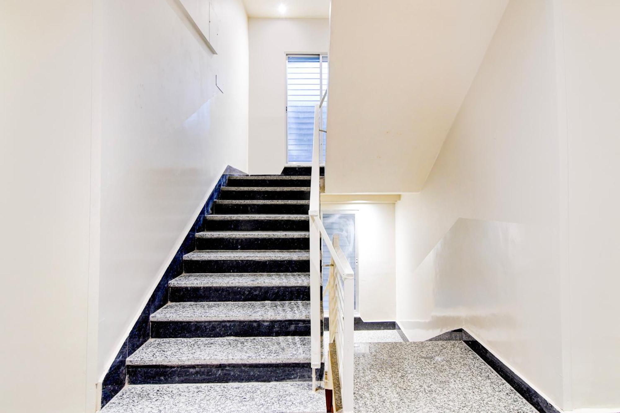 Super Townhouse Kaikhali Near Airport كولكاتا المظهر الخارجي الصورة