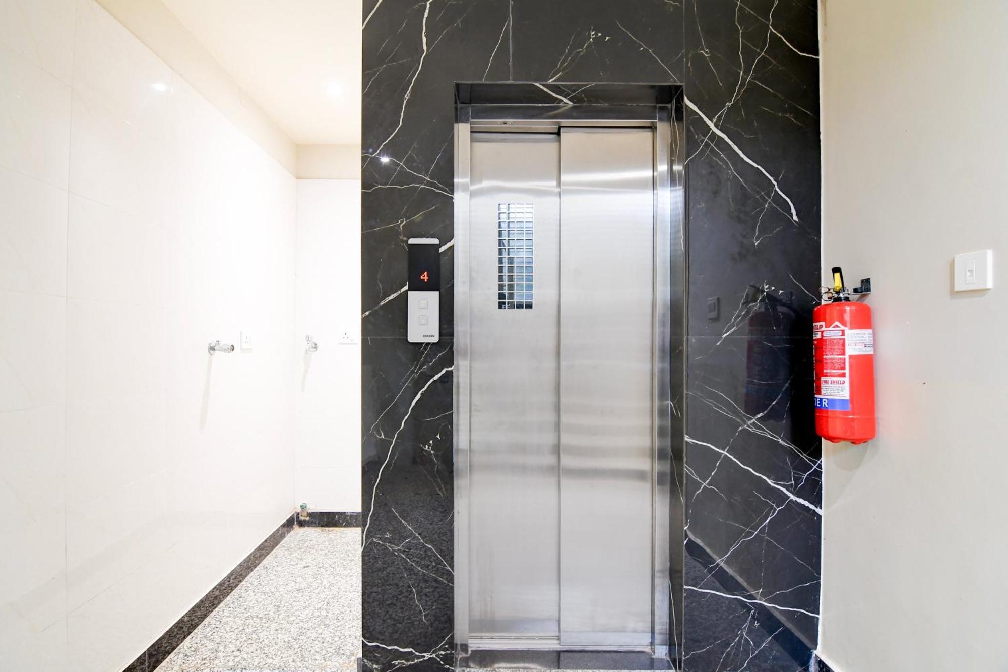Super Townhouse Kaikhali Near Airport كولكاتا المظهر الخارجي الصورة