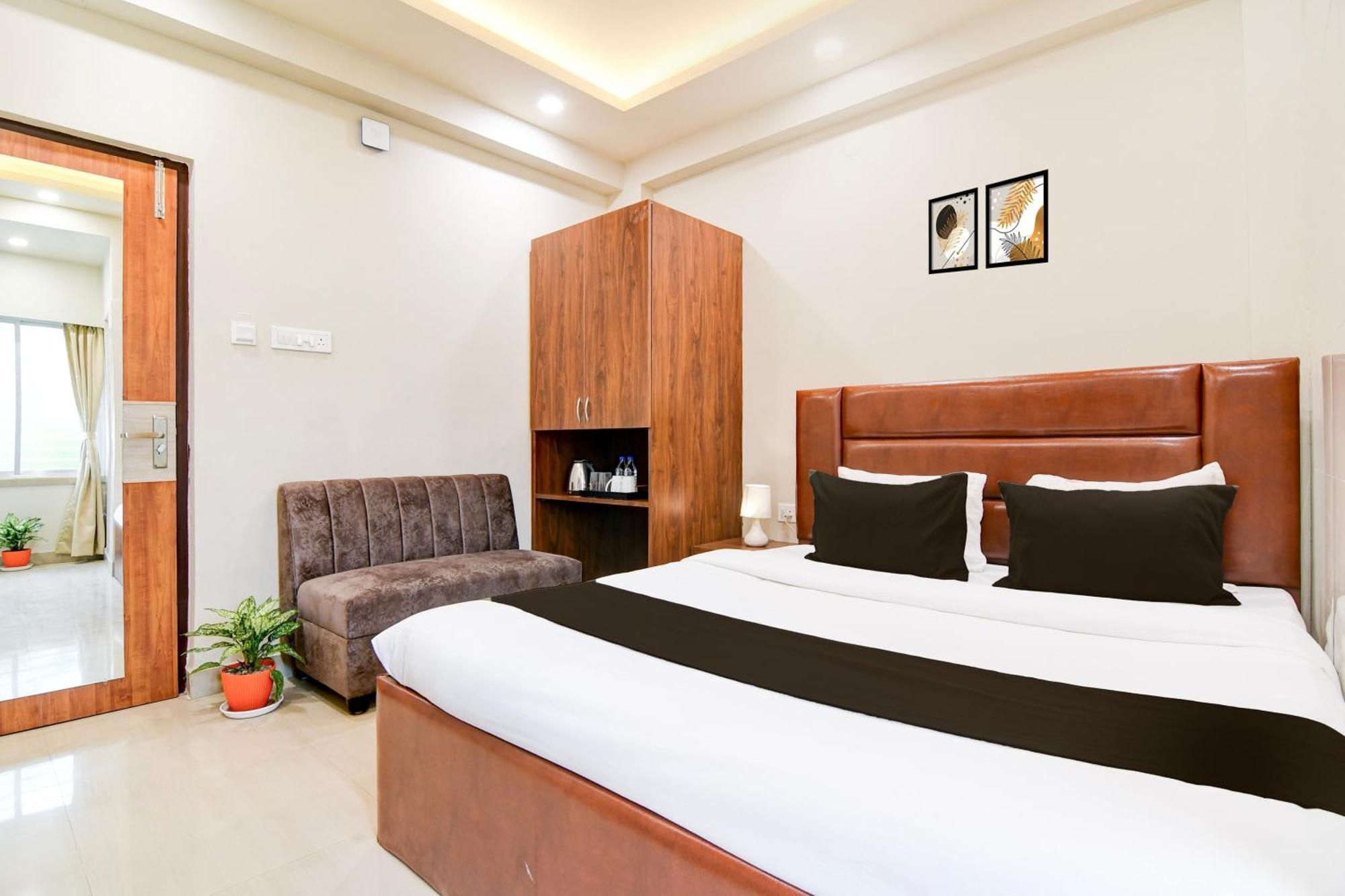 Super Townhouse Kaikhali Near Airport كولكاتا المظهر الخارجي الصورة