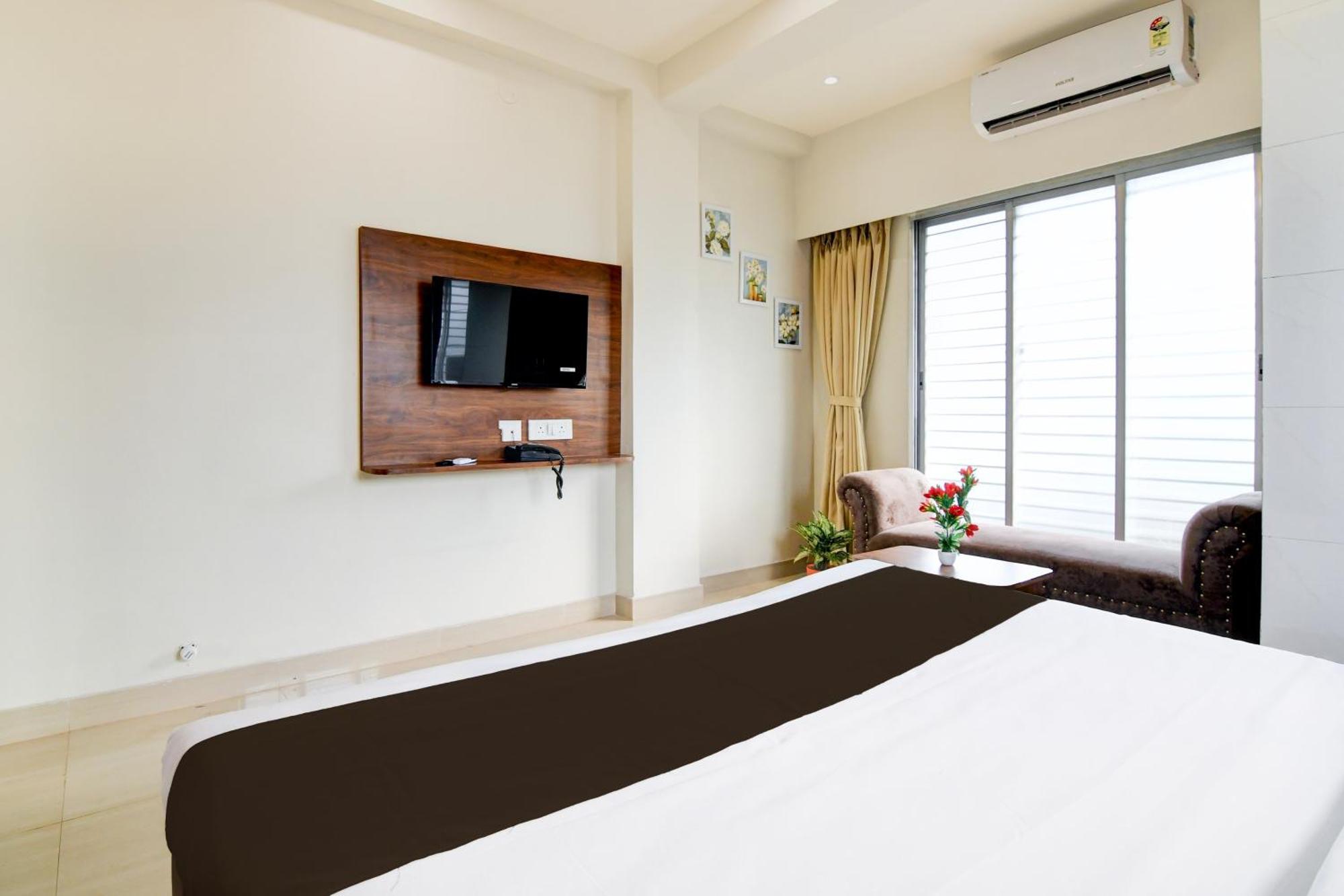 Super Townhouse Kaikhali Near Airport كولكاتا المظهر الخارجي الصورة